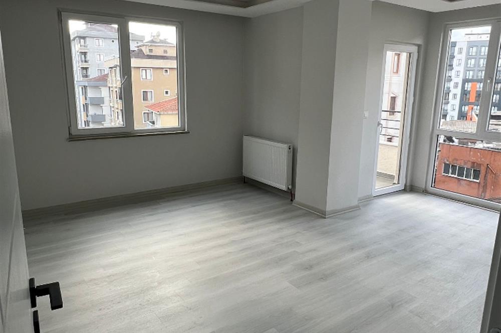 ÇEKMEKÖY TAŞDELEN'DE METROYA 500 METRE SATILIK 2+1 DAİRE