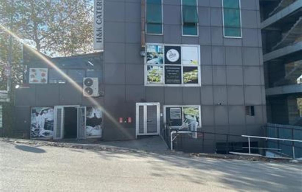 Ferhatpaşa'da Kiralık İmalathane ve Depoya Uygun + Ofis Katı