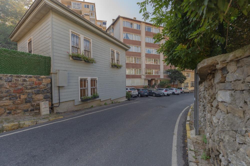 Kanlıca'da 3 Katlı Müstakil Ev